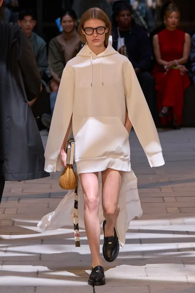 Look 26